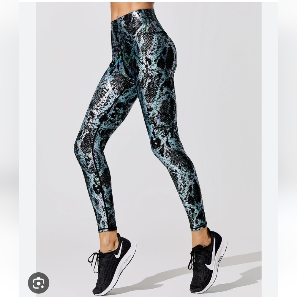 Carbon38 snake holographic leggings
